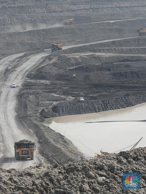 Aktivitas pertambangan batubara milik Bayan Resources di Tabang/Pakar, Kalimantan, Jumat (17/11/2023). (CNBC Indonesia/Muhammad Sabki).