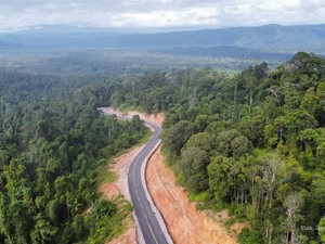 Jalan Trans Papua Ini Pangkas Waktu Tempuh Nabire-Manokwari Hingga 22 Jam