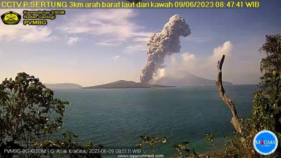 Erupsi G. Anak Krakatau pada hari Jumat, 09 Juni 2023. (Dok. magma.esdm)