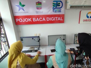 Keren! Ada Pojok Baca Digital di Alun-alun Ciamis