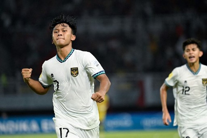 Laga Timnas Indonesia U-17 melawan Maroko dalam lanjutan Grup A Piala Dunia U-17 di Stadion Geklora Bung Tomo (GBT), Surabaya, Jawa TImur, Kamis (16/11/2023) malam. (Juni Kriswanto / AFP)