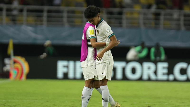 Laga Timnas Indonesia U-17 melawan Maroko dalam lanjutan Grup A Piala Dunia U-17 di Stadion Geklora Bung Tomo (GBT), Surabaya, Jawa TImur, Kamis (16/11/2023) malam. (Juni Kriswanto / AFP)