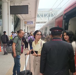 Mau Kerja di Kereta Cepat Whoosh? KCIC Buka Segudang Lowongan Nih!