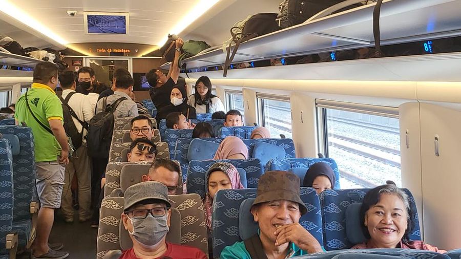Penumpang Kereta Cepat Whoosh. (Dok. KCIC)