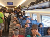 Terungkap! Ternyata Ini Alasan Penumpang Naik KA Cepat Whoosh