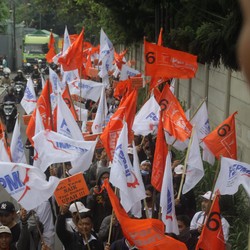 Buruh Terus Tagih UMP 2024 Naik 15%, Pengusaha Buka Suara