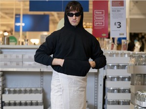 Gaya Kocak IKEA Sindir Balenciaga yang Jual Rok Handuk Rp 14 Juta