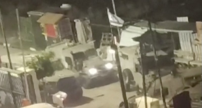 Sebuah video dilaporkan memprihatinkan petugas medis di RS sedang dievakuasi. Mereka diberitahu oleh militer Israel untuk keluar dengan tangan terangkat. Sebuah video dilaporkan memprihatinkan petugas medis di RS sedang dievakuasi. Mereka diberitahu oleh militer Israel untuk keluar dengan tangan terangkat. (Tangkapan Layar Video Reuters)