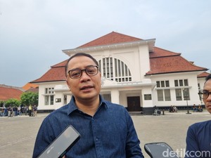 Walkot Eri Tegaskan ASN Pemkot Surabaya Foto Pose Jari Capres Akan Disanksi