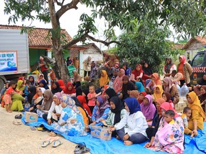 Warga Tuban Bersuka Cita Dapat Dropping Air Bersih