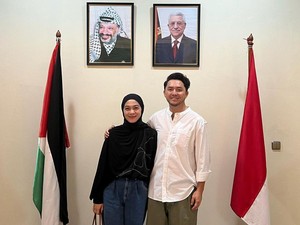Motor Langkanya Laku Rp 300 Juta, Omesh Serahkan Donasi ke PMI-Kedubes Palestina