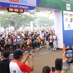 Serunya Lari Sambil Donasi Bersama CT Arsa Charity Fun Run