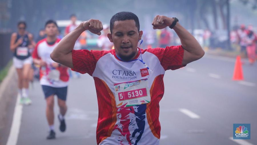 CT ARSA Charity Fun Run 2023 berlangsung pada Sabtu (18/11) dengan titik start dan finish di Lapangan Trans City, BSD, Tangerang Selatan. Acara lari ini terbagi menjadi dua, yakni 10K yang diperlombakan dan 5K yang merupakan acara fun run. (CNBC Indonesia/Faisal Rahman)