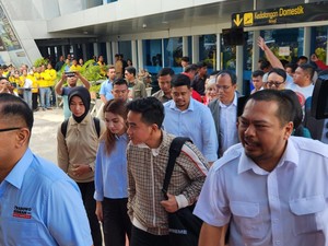 Berbaju Biru Ala TKN Prabowo-Gibran, Bobby: Biar Mirip Aja