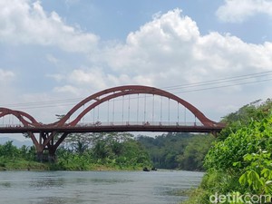 Penampakan Jembatan Merah Kaligintung Purbalingga yang Diduga Dikorupsi