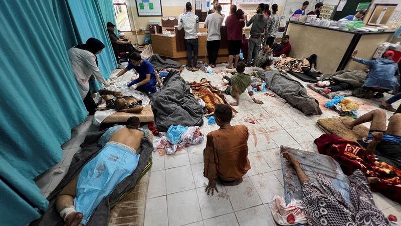 Rumah Sakit Indonesia di Gaza utara akhirnya berhenti beroperasi akibat kekurangan pasokan peralatan medis serta banyaknya pasien di tengah serangan Israel di wilayah tersebut. (via REUTERS/AHMED EL MOKHALLALATI)