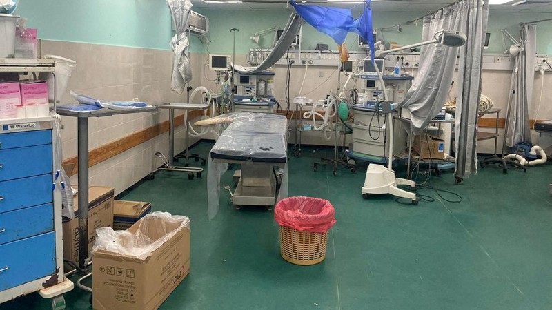 Rumah Sakit Indonesia di Gaza utara akhirnya berhenti beroperasi akibat kekurangan pasokan peralatan medis serta banyaknya pasien di tengah serangan Israel di wilayah tersebut. (via REUTERS/AHMED EL MOKHALLALATI)