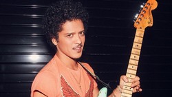 Video Canda Bruno Mars Setelah Cetak Rekor Spotify: Aku Segera Bebas dari Utang!