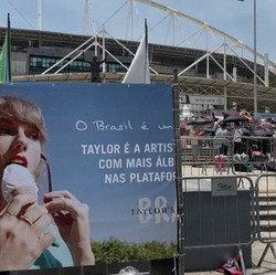 Fans Tewas & Panas Ekstrem, Taylor Swift Tunda Konser Brazil