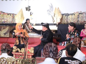 Pesan Gubernur Khofifah soal Wayang dalam Pertunjukan di Alun-alun Ponorogo