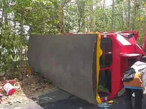 Piknik Berujung Celaka Kereta Kelinci Terbalik di Prambanan