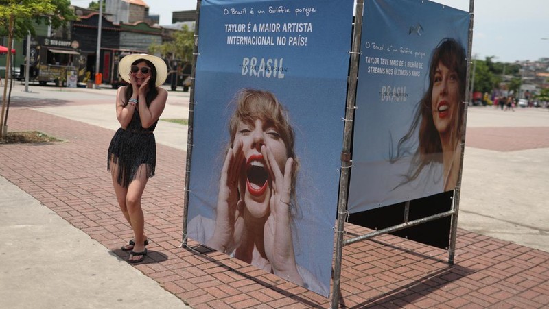 Konser penyanyi asal Amerika Serikat, Taylor Siwft di Rio De Janeiro ditunda akibat gelombang panas (REUTERS/Pilar Olivares)