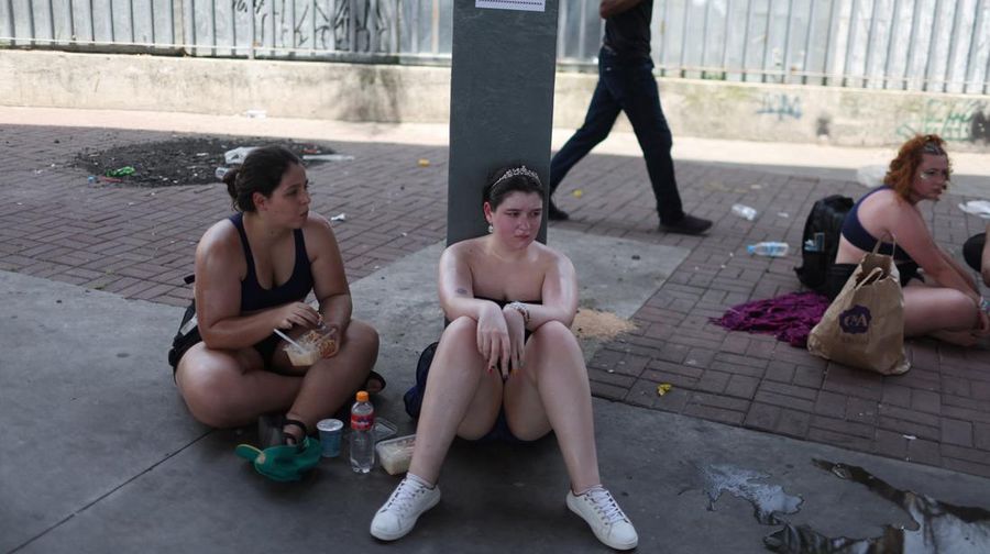 Konser penyanyi asal Amerika Serikat, Taylor Siwft di Rio De Janeiro ditunda akibat gelombang panas (REUTERS/Pilar Olivares)
