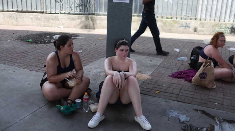 Konser penyanyi asal Amerika Serikat, Taylor Siwft di Rio De Janeiro ditunda akibat gelombang panas (REUTERS/Pilar Olivares)