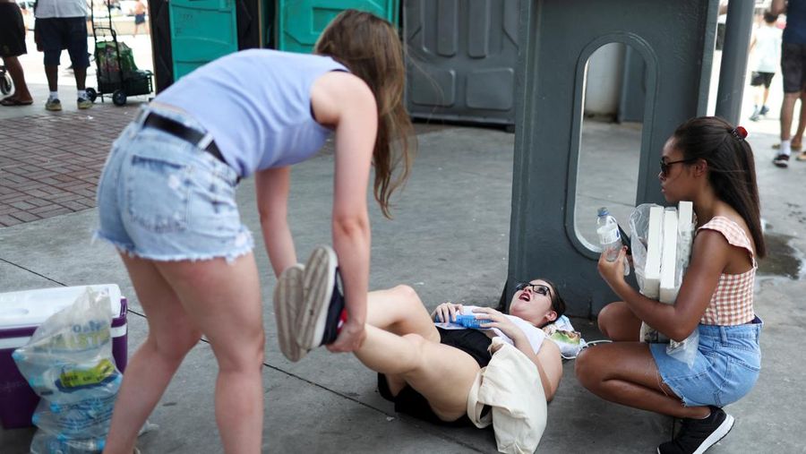 Konser penyanyi asal Amerika Serikat, Taylor Siwft di Rio De Janeiro ditunda akibat gelombang panas (REUTERS/Pilar Olivares)