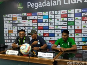 Pemain PSMS saat Dikepung Suporter Persiraja: Suasana Kayak Perang