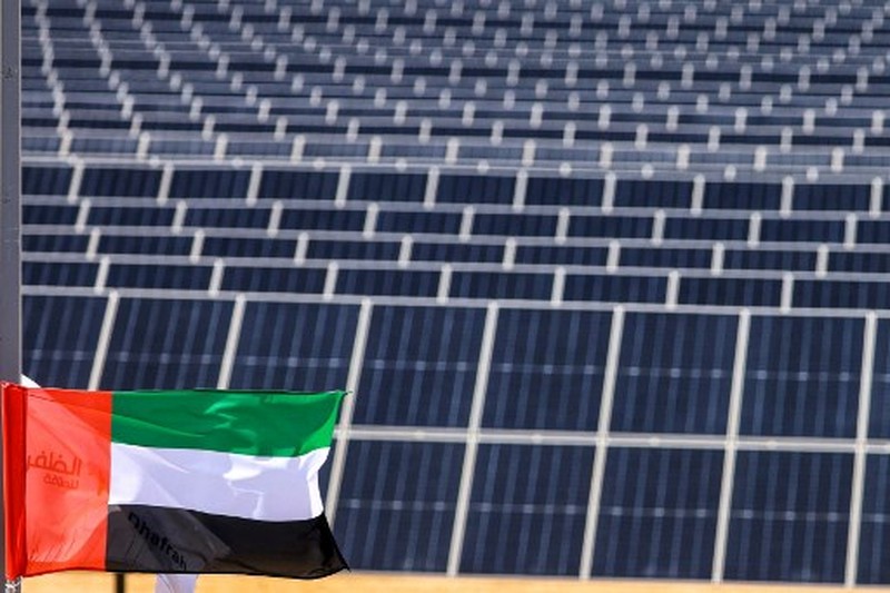 Pembangkita listri tenaga surya terbesar di dunia di banguun di Uni Emirat Arab (UEA) (Karim SAHIB / AFP)