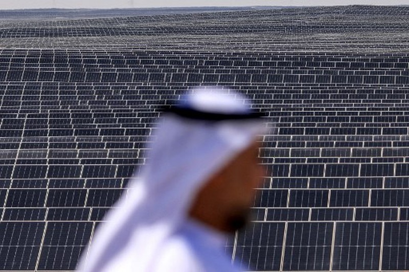 Pembangkita listri tenaga surya terbesar di dunia di banguun di Uni Emirat Arab (UEA) (Karim SAHIB / AFP)