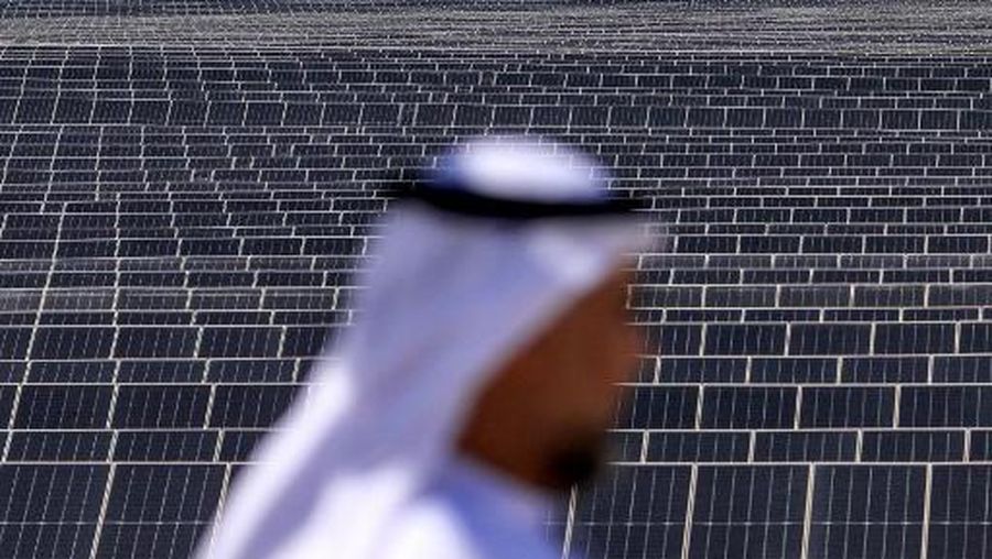Pembangkita listri tenaga surya terbesar di dunia di banguun di Uni Emirat Arab (UEA) (Karim SAHIB / AFP)