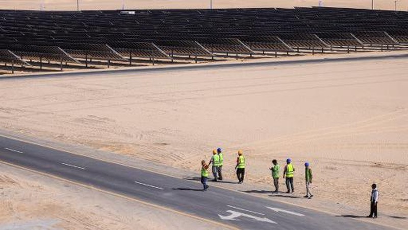 Pembangkita listri tenaga surya terbesar di dunia di banguun di Uni Emirat Arab (UEA) (Karim SAHIB / AFP)