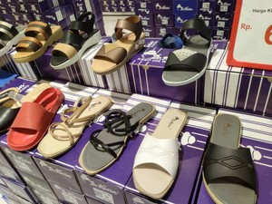 Diskon Gede-gedean! Cuma di Transmart Full Day Sale Sepatu-Sandal Rp 60 Ribuan