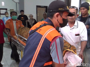 3 Jenazah Korban Elf Tertabrak KA di Lumajang Dibawa ke Surabaya