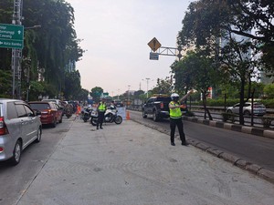 Ada Perbaikan Jalan, Lalin di Jalan S Parman Arah Slipi Macet