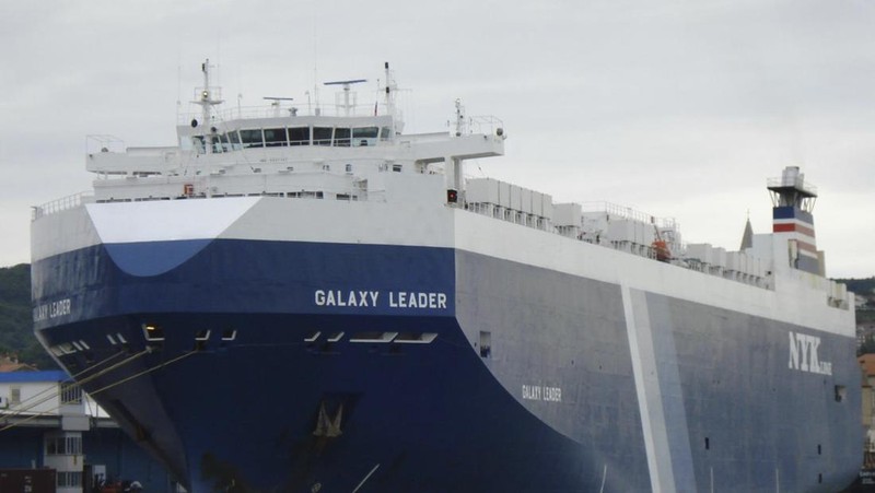 Galaxy Leader terlihat di pelabuhan Koper, Slovenia pada 16 September 2008. Pemberontak Houthi Yaman menyita kapal kargo yang berhubungan dengan Israel di rute pelayaran penting Laut Merah pada Minggu, 19 November 2023, kata para pejabat, sambil mengambil alih dua lusin awak kapal disandera dan menimbulkan kekhawatiran bahwa ketegangan regional yang meningkat akibat perang Israel-Hamas akan berdampak pada front maritim baru. (AP Photo/Kristijan Bracun/File Foto)