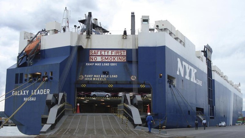 Galaxy Leader terlihat di pelabuhan Koper, Slovenia pada 16 September 2008. Pemberontak Houthi Yaman menyita kapal kargo yang berhubungan dengan Israel di rute pelayaran penting Laut Merah pada Minggu, 19 November 2023, kata para pejabat, sambil mengambil alih dua lusin awak kapal disandera dan menimbulkan kekhawatiran bahwa ketegangan regional yang meningkat akibat perang Israel-Hamas akan berdampak pada front maritim baru. (AP Photo/Kristijan Bracun/File Foto)