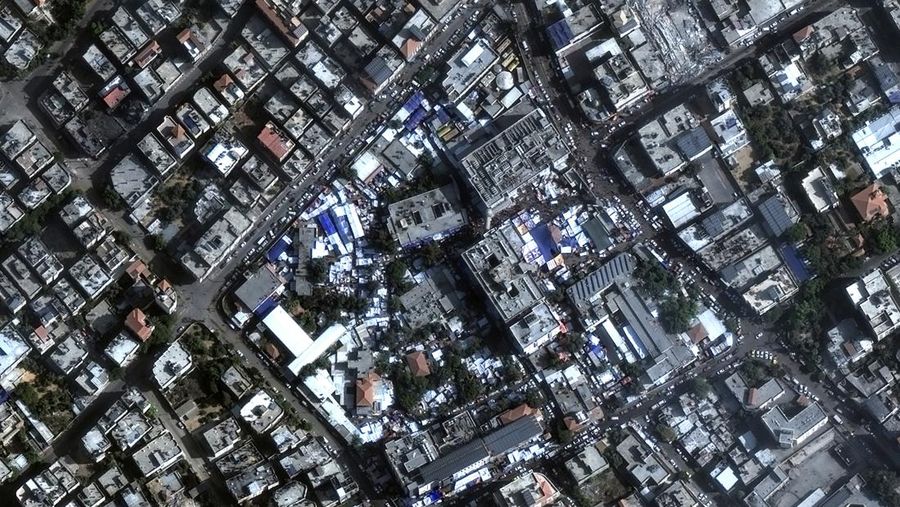 Gambar yang disediakan oleh Maxar Technologies ini menunjukkan rumah sakit al-Shifa dan sekitarnya di Kota Gaza, Selasa, 7 November 2023. (Satellite image ©2023 Maxar Technologies via AP)