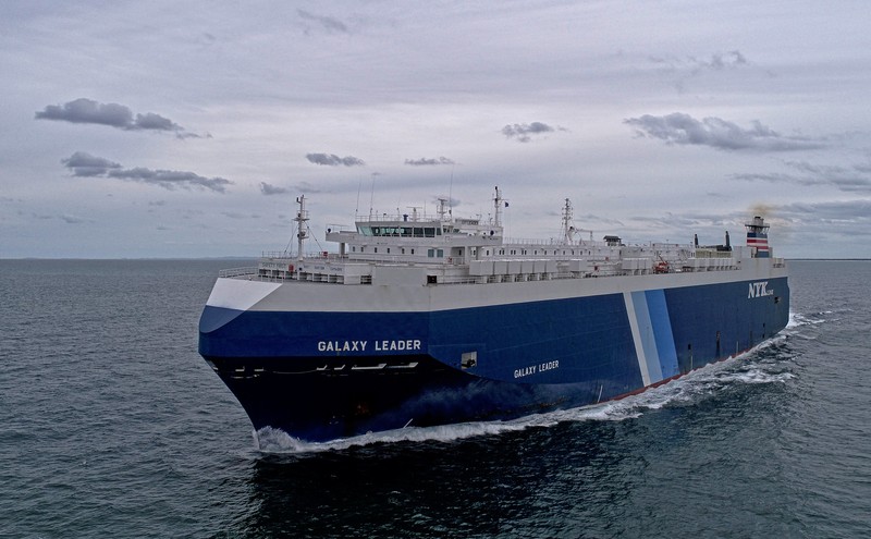 Galaxy Leader terlihat di pelabuhan Koper, Slovenia pada 16 September 2008. Pemberontak Houthi Yaman menyita kapal kargo yang berhubungan dengan Israel di rute pelayaran penting Laut Merah pada Minggu, 19 November 2023, kata para pejabat, sambil mengambil alih dua lusin awak kapal disandera dan menimbulkan kekhawatiran bahwa ketegangan regional yang meningkat akibat perang Israel-Hamas akan berdampak pada front maritim baru. Galaxy Leader terlihat di pelabuhan Koper, Slovenia pada 16 September 2008. Pemberontak Houthi Yaman menyita kapal kargo yang berhubungan dengan Israel di rute pelayaran penting Laut Merah pada Minggu, 19 November 2023, kata para pejabat, sambil mengambil alih dua lusin awak kapal disandera dan menimbulkan kekhawatiran bahwa ketegangan regional yang meningkat akibat perang Israel-Hamas akan berdampak pada front maritim baru. (AP Photo/Kristijan Bracun/File Foto)