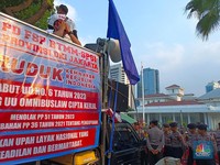 Kantor Pj Gubernur DKI Tiba-Tiba Digeruduk Buruh, Ada Apa?
