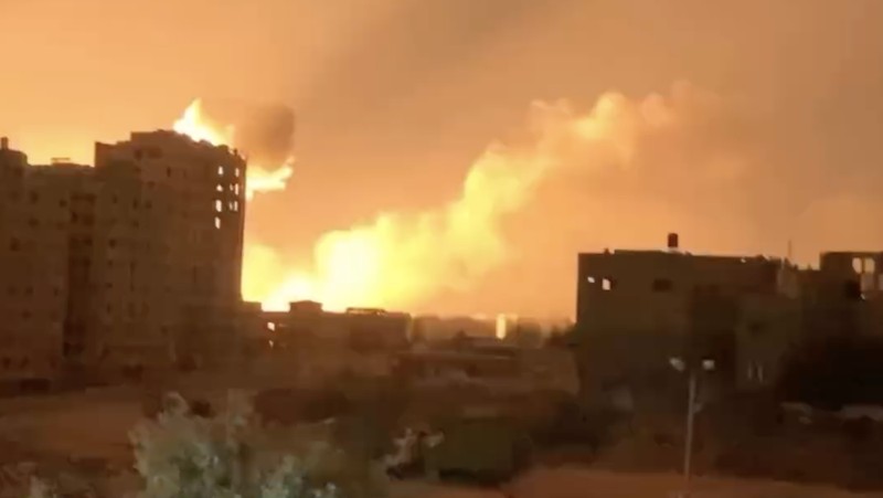 Tank pasukan Israel disebut kian mendekati area Rumah Sakit Indonesia di Gaza, setelah menyerang area dekat rumah sakit itu sejak semalam. (Tangkapan Layar Video Reuters)