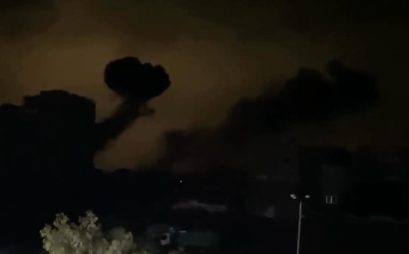 Tank pasukan Israel disebut kian mendekati area Rumah Sakit Indonesia di Gaza, setelah menyerang area dekat rumah sakit itu sejak semalam. (Tangkapan Layar Video Reuters)