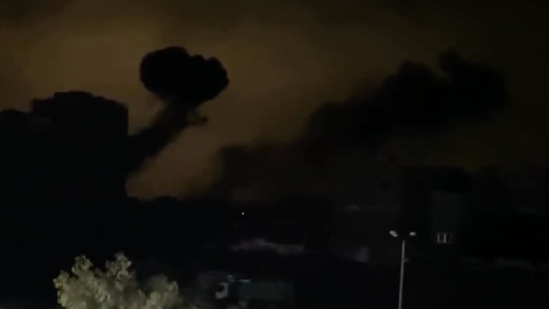 Tank pasukan Israel disebut kian mendekati area Rumah Sakit Indonesia di Gaza, setelah menyerang area dekat rumah sakit itu sejak semalam. (Tangkapan Layar Video Reuters)