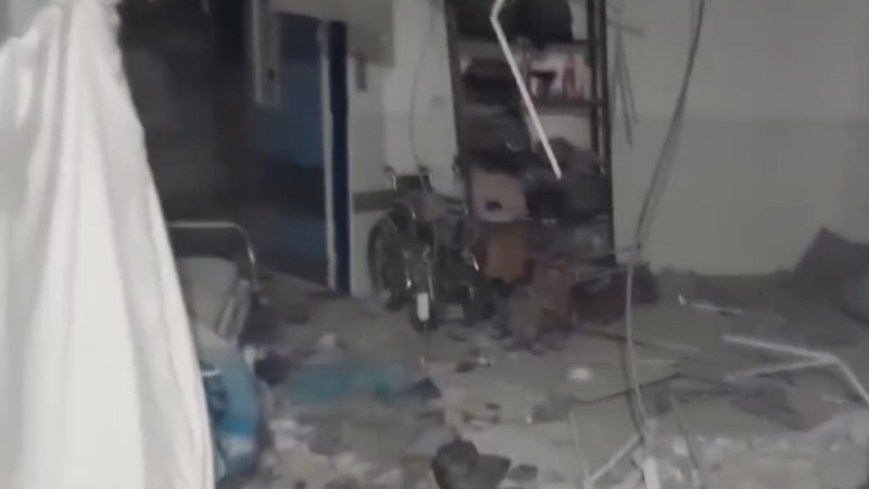 Tank pasukan Israel disebut kian mendekati area Rumah Sakit Indonesia di Gaza, setelah menyerang area dekat rumah sakit itu sejak semalam. Tank pasukan Israel disebut kian mendekati area Rumah Sakit Indonesia di Gaza, setelah menyerang area dekat rumah sakit itu sejak semalam. (Tangkapan Layar Video Reuters)