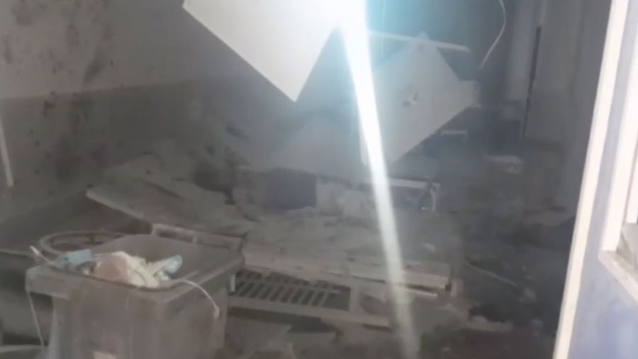 Tank pasukan Israel disebut kian mendekati area Rumah Sakit Indonesia di Gaza, setelah menyerang area dekat rumah sakit itu sejak semalam. (Tangkapan Layar Video Reuters)