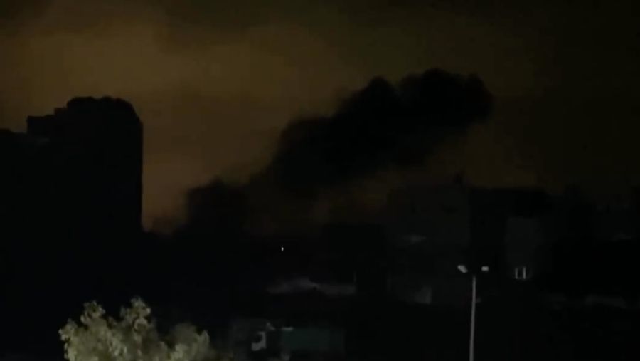 Tank pasukan Israel disebut kian mendekati area Rumah Sakit Indonesia di Gaza, setelah menyerang area dekat rumah sakit itu sejak semalam. (Tangkapan Layar Video Reuters)