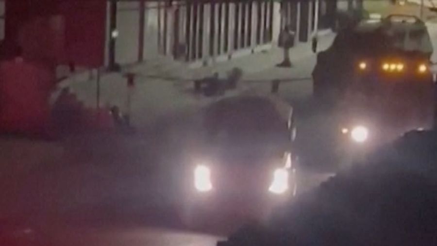 Sebuah video yang dirilis oleh Palestinian Red Crescent Society (PRCS) pada hari Minggu (19/11/2023) diduga menunjukkan kendaraan militer Israel menghambat kru ambulans di Jenin, Tepi Barat. (Tangkapan Layar Video Reuters/PALESTINE RED CRESCENT SOCIETY)