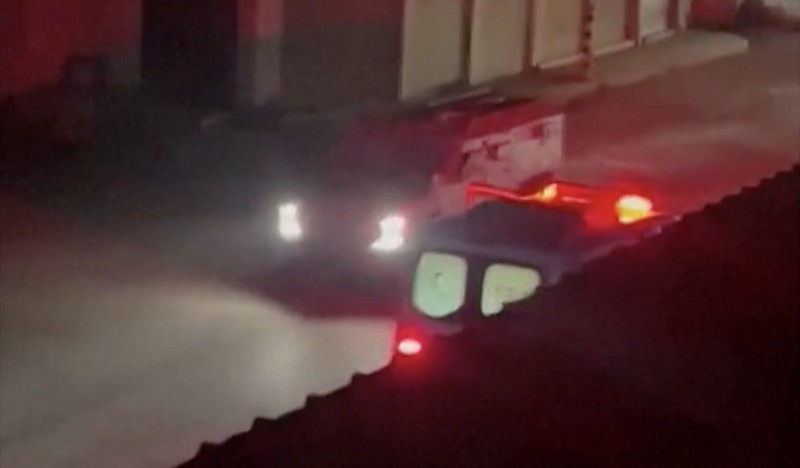 Sebuah video yang dirilis oleh Palestinian Red Crescent Society (PRCS) pada hari Minggu (19/11/2023) diduga menunjukkan kendaraan militer Israel menghambat kru ambulans di Jenin, Tepi Barat. Sebuah video yang dirilis oleh Palestinian Red Crescent Society (PRCS) pada hari Minggu (19/11/2023) diduga menunjukkan kendaraan militer Israel menghambat kru ambulans di Jenin, Tepi Barat. (Tangkapan Layar Video Reuters/PALESTINE RED CRESCENT SOCIETY)